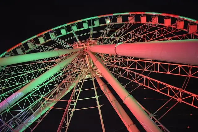 La Grande Roue de Montréal illuminated at night.