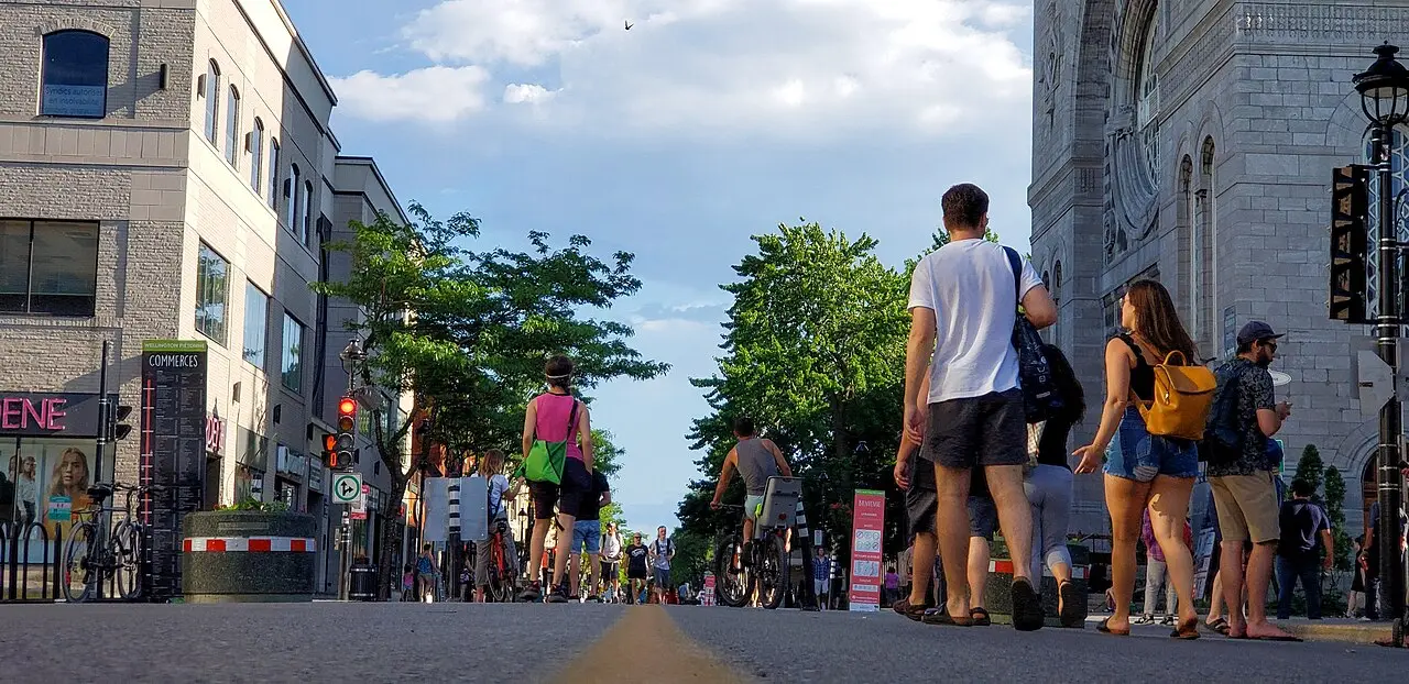 Pedestrianized Wellington Street in Verdun in June 2020; an earlier street scene, not the current season.